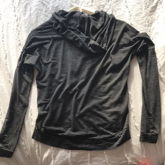 Sweater/shirt - Picture 3 of 4